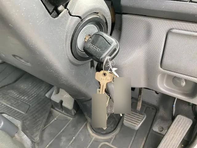 いすゞエルフパネルバン小型（2t・3t）[写真27]