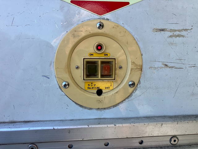 いすゞフォワード冷凍車（冷蔵車）中型（4t）[写真13]