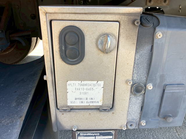 いすゞフォワード冷凍車（冷蔵車）中型（4t）[写真20]