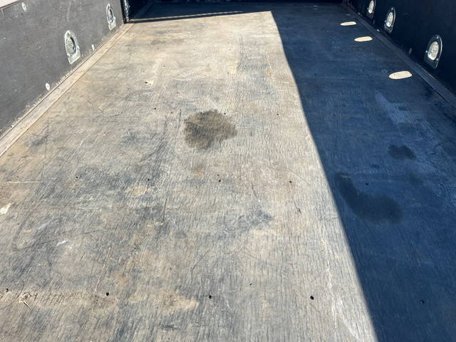 三菱ふそうキャンター平ボディ小型（2t・3t）[写真13]