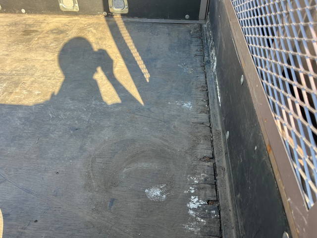 三菱ふそうキャンター平ボディ小型（2t・3t）[写真16]