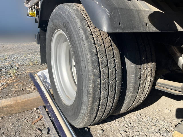 三菱ふそうキャンター平ボディ小型（2t・3t）[写真18]