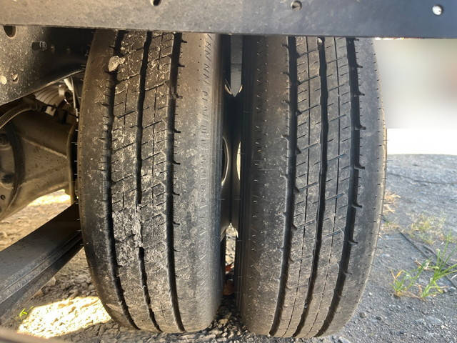 三菱ふそうキャンター平ボディ小型（2t・3t）[写真19]