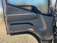 三菱ふそうキャンター平ボディ小型（2t・3t）[写真26]