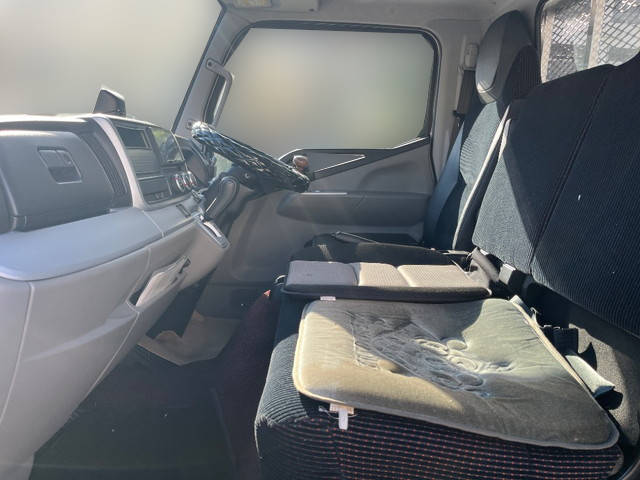 三菱ふそうキャンター平ボディ小型（2t・3t）[写真27]