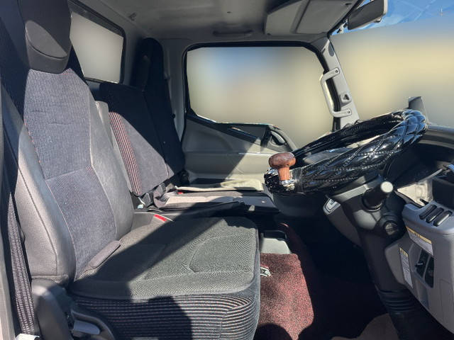 三菱ふそうキャンター平ボディ小型（2t・3t）[写真28]