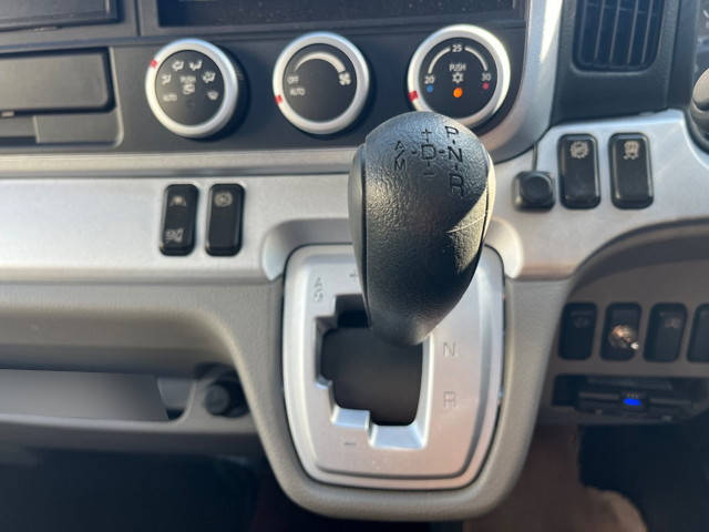 三菱ふそうキャンター平ボディ小型（2t・3t）[写真32]