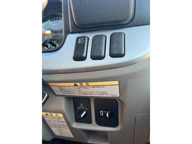 三菱ふそうキャンター平ボディ小型（2t・3t）[写真36]