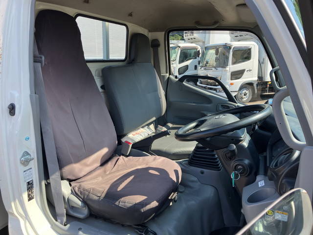 日野デュトロ平ボディ小型（2t・3t）[写真28]