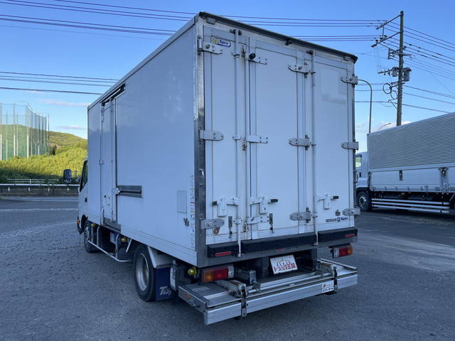 日野デュトロ冷凍車（冷蔵車）小型（2t・3t）[写真04]