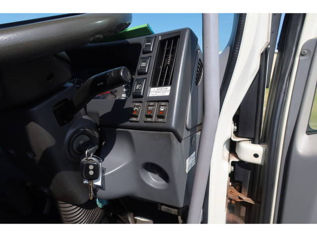 いすゞフォワードアルミウイング中型（4t）[写真28]