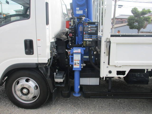 いすゞエルフクレーン4段小型（2t・3t）[写真11]