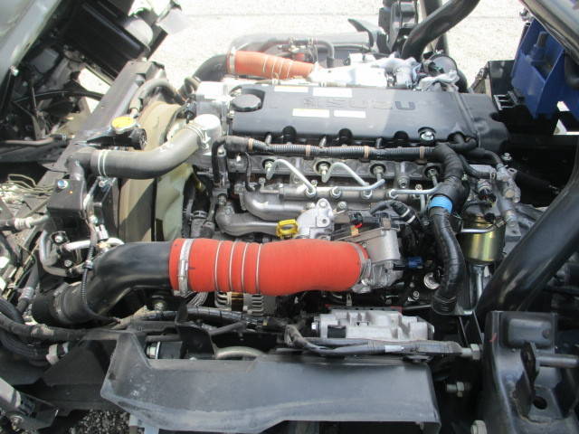 いすゞエルフクレーン4段小型（2t・3t）[写真34]