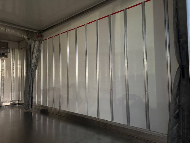 いすゞエルフ冷凍車（冷蔵車）小型（2t・3t）[写真12]