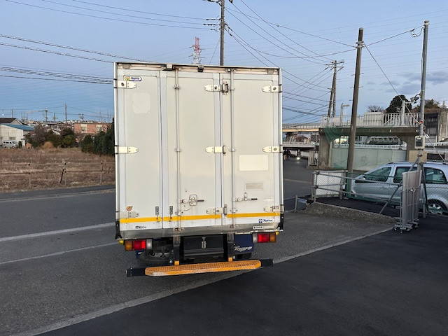 いすゞエルフ冷凍車（冷蔵車）小型（2t・3t）[写真02]