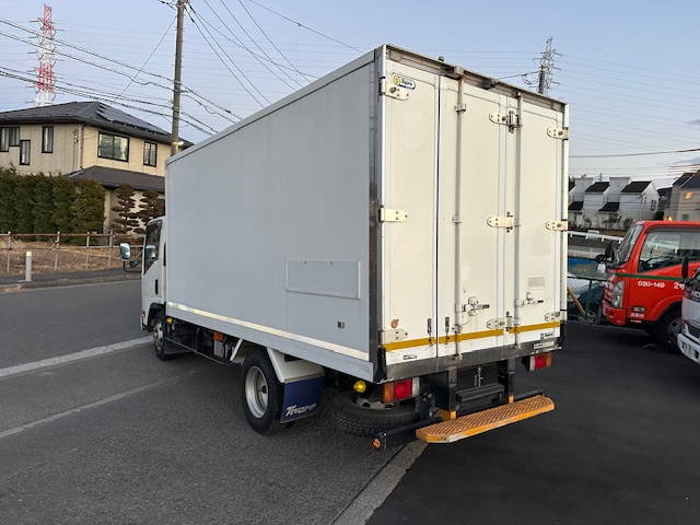 いすゞエルフ冷凍車（冷蔵車）小型（2t・3t）[写真04]