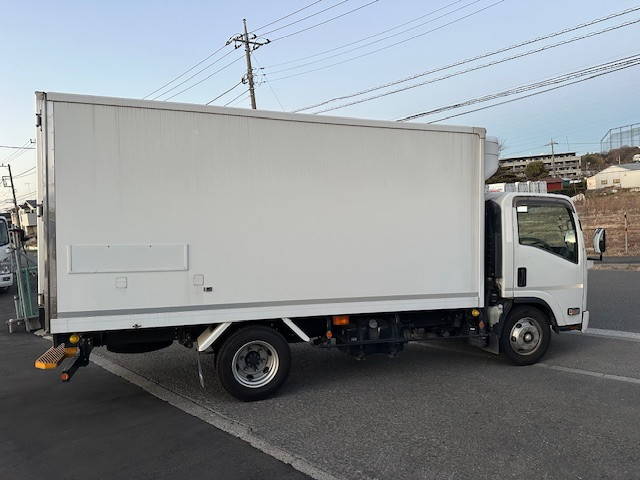 いすゞエルフ冷凍車（冷蔵車）小型（2t・3t）[写真07]