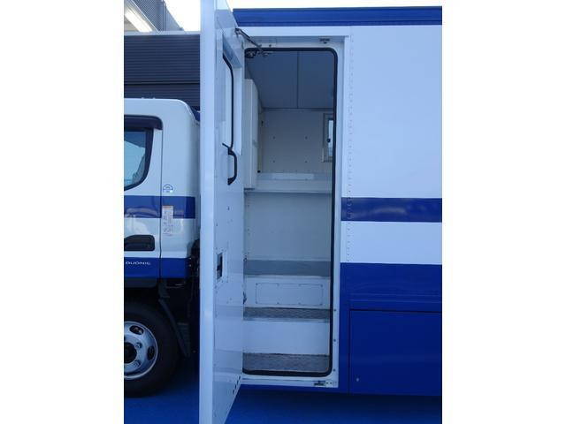 三菱ふそうキャンターパネルバン小型（2t・3t）[写真12]