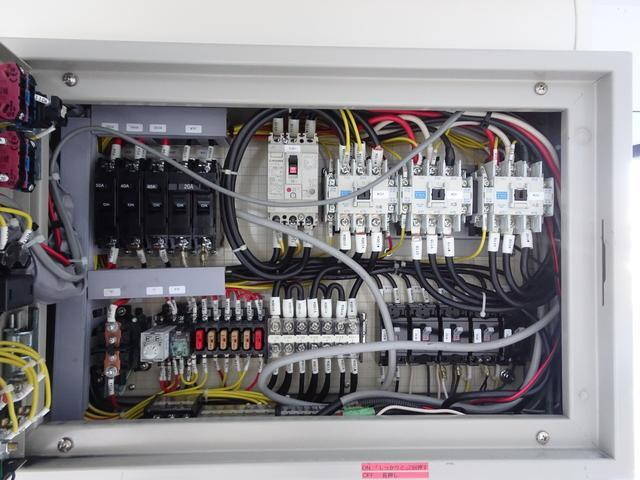 三菱ふそうキャンターパネルバン小型（2t・3t）[写真15]