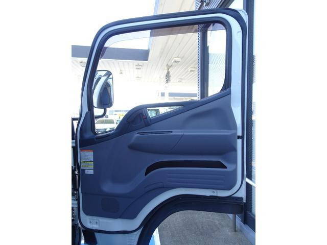 三菱ふそうキャンターパネルバン小型（2t・3t）[写真17]