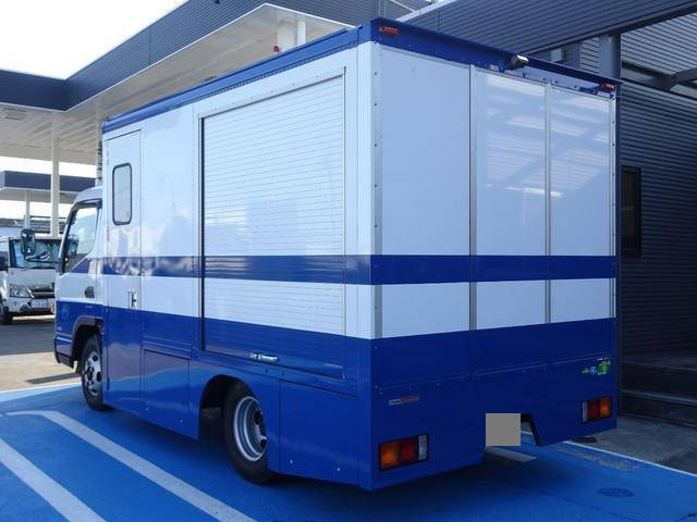 三菱ふそうキャンターパネルバン小型（2t・3t）[写真02]
