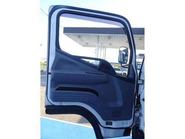 三菱ふそうキャンターパネルバン小型（2t・3t）[写真27]