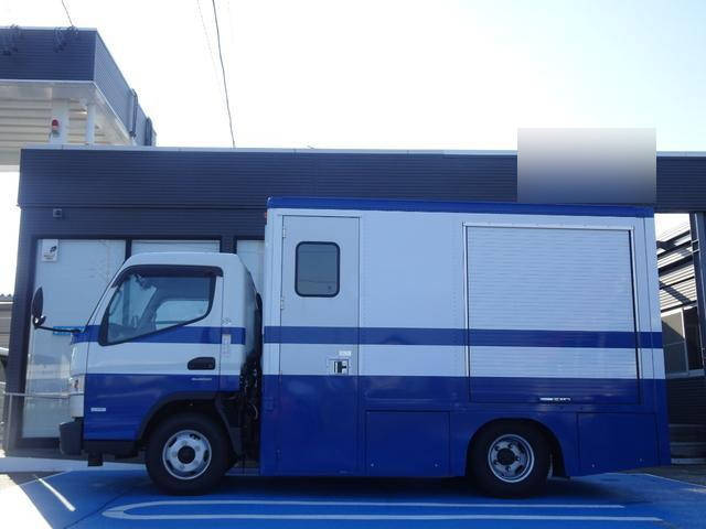 三菱ふそうキャンターパネルバン小型（2t・3t）[写真05]