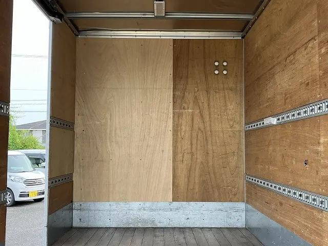 いすゞエルフアルミバン小型（2t・3t）[写真12]