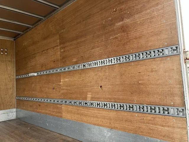 いすゞエルフアルミバン小型（2t・3t）[写真13]