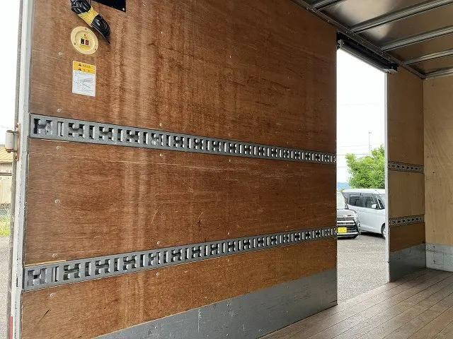 いすゞエルフアルミバン小型（2t・3t）[写真14]