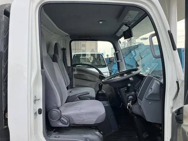 いすゞエルフアルミバン小型（2t・3t）[写真31]