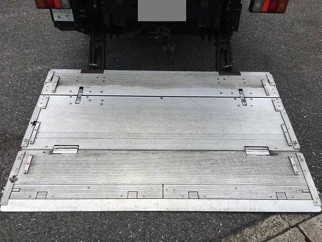 三菱ふそうキャンターアルミバン小型（2t・3t）[写真14]