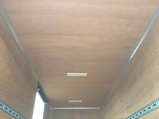 三菱ふそうキャンターアルミバン小型（2t・3t）[写真16]