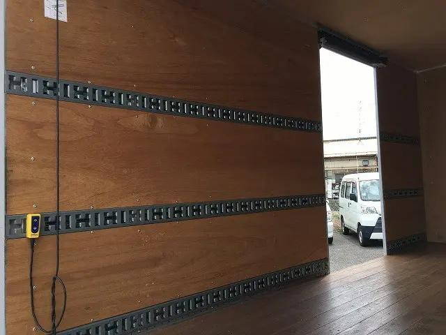 三菱ふそうキャンターアルミバン小型（2t・3t）[写真18]