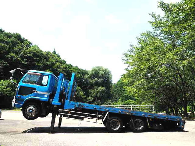 UDトラックスコンドルセルフローダー増トン（6t・8t）[写真05]