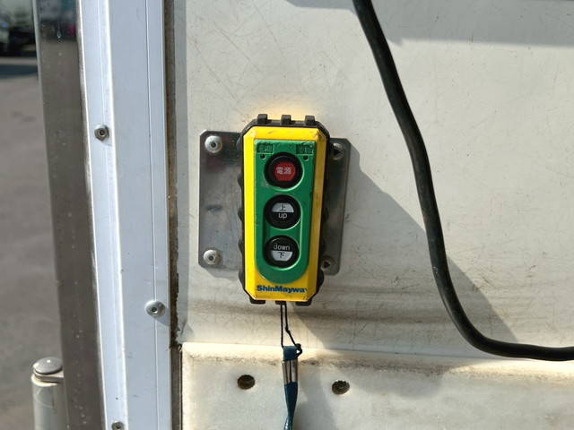 三菱ふそうキャンター冷凍車（冷蔵車）小型（2t・3t）[写真12]