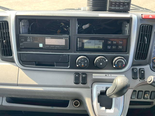 三菱ふそうキャンター冷凍車（冷蔵車）小型（2t・3t）[写真22]