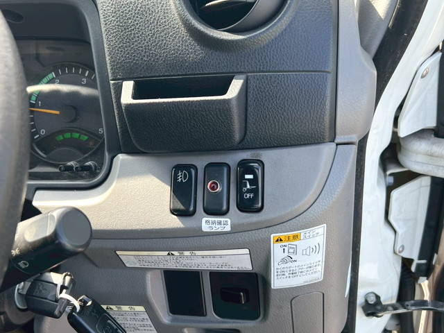 三菱ふそうキャンター冷凍車（冷蔵車）小型（2t・3t）[写真24]