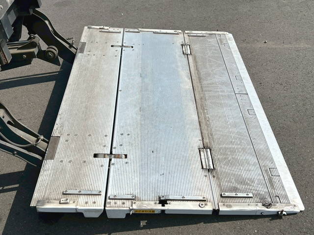 三菱ふそうキャンター冷凍車（冷蔵車）小型（2t・3t）[写真09]