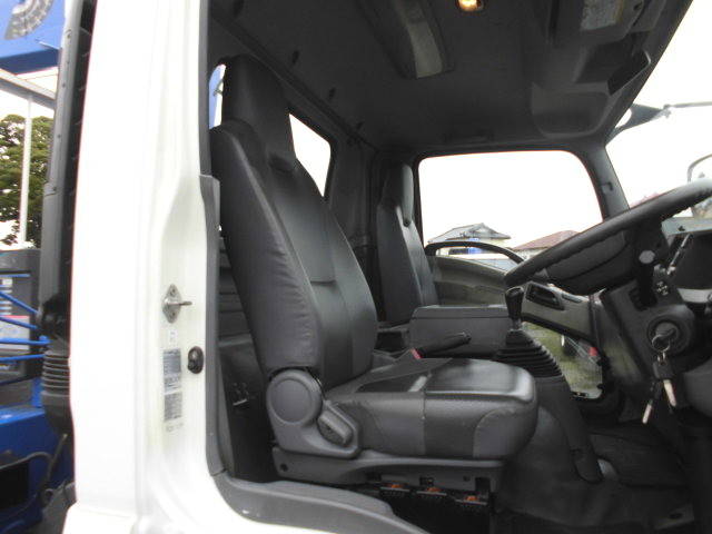 いすゞフォワードクレーン3段中型（4t）[写真32]