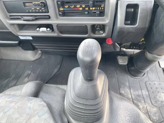 いすゞエルフ平ボディ小型（2t・3t）[写真23]