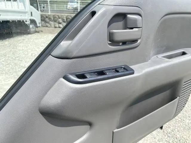 いすゞエルフ平ボディ小型（2t・3t）[写真25]