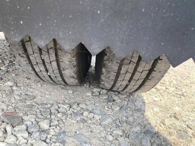 いすゞエルフ平ボディ小型（2t・3t）[写真36]