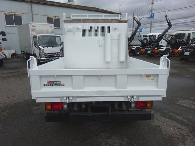 いすゞエルフダブルキャブ・ダンプ小型（2t・3t）[写真09]