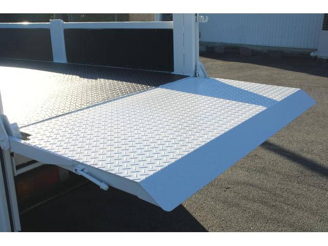 日野デュトロ平ボディ小型（2t・3t）[写真15]