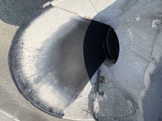 いすゞフォワードミキサー車（コンクリートミキサー）中型（4t）[写真11]