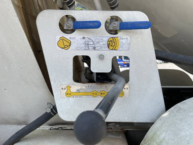 いすゞフォワードミキサー車（コンクリートミキサー）中型（4t）[写真16]