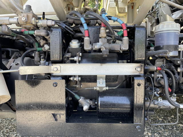 いすゞフォワードミキサー車（コンクリートミキサー）中型（4t）[写真24]