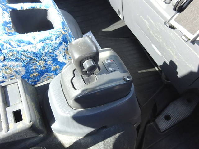 いすゞフォワードミキサー車（コンクリートミキサー）増トン（6t・8t）[写真28]