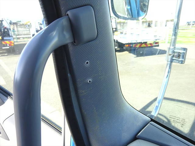 いすゞフォワードミキサー車（コンクリートミキサー）増トン（6t・8t）[写真32]